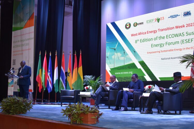 Le Projet Régional d’Accès à l’Electricité Hors-Réseau (ROGEAP) officiellement lancé au Cabo Verde par S.E Dr Omar Alieu TOURAY, Président de la Commission de la CEDEAO