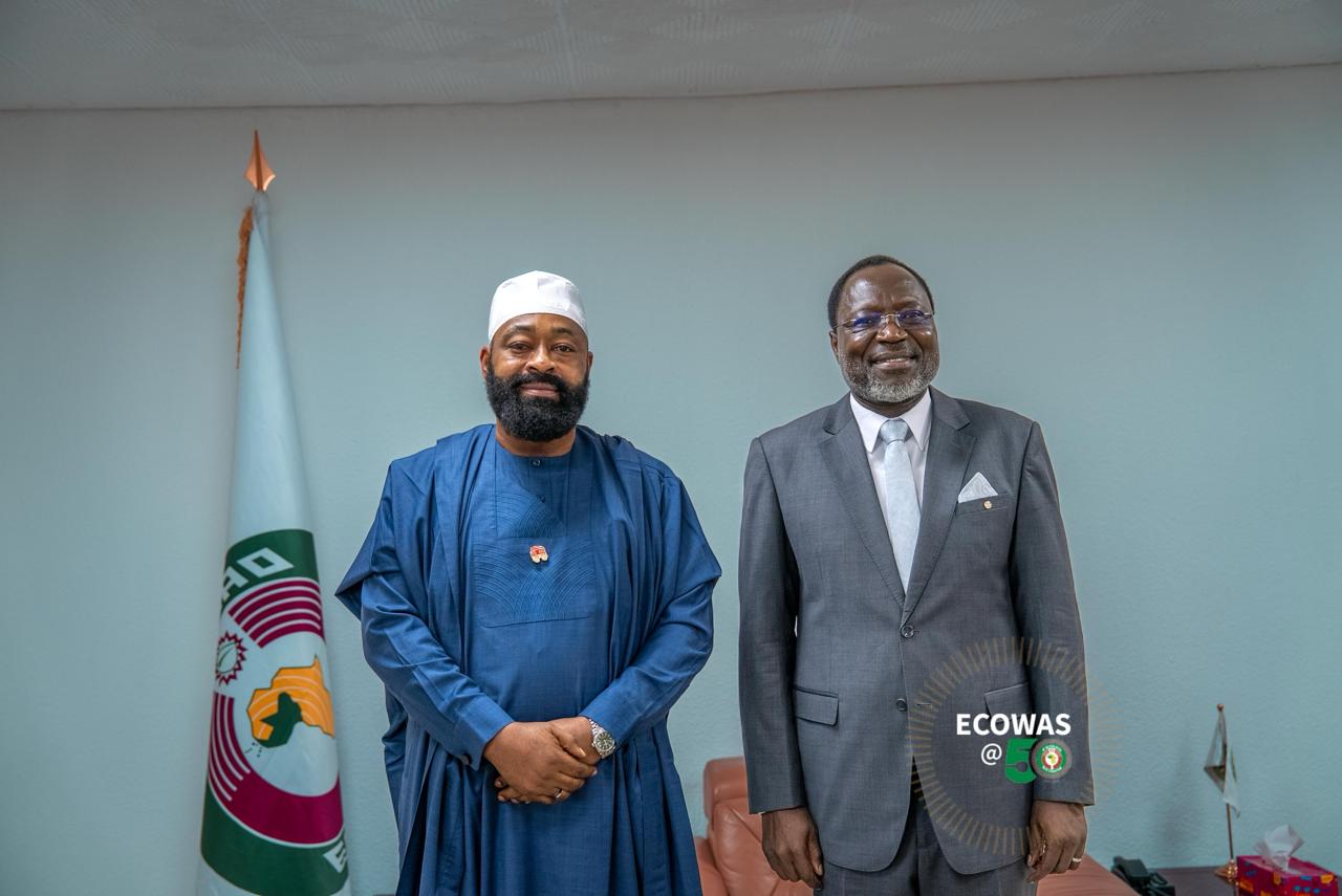 LA CEDEAO ET L’AGENCE NIGÉRIANE D’ÉLECTRIFICATION RURALE UNISSENT LEURS EFFORTS POUR RENFORCER L’ACCÈS À L’ÉNERGIE HORS RÉSEAU DANS L’ÉTAT DU NIGER